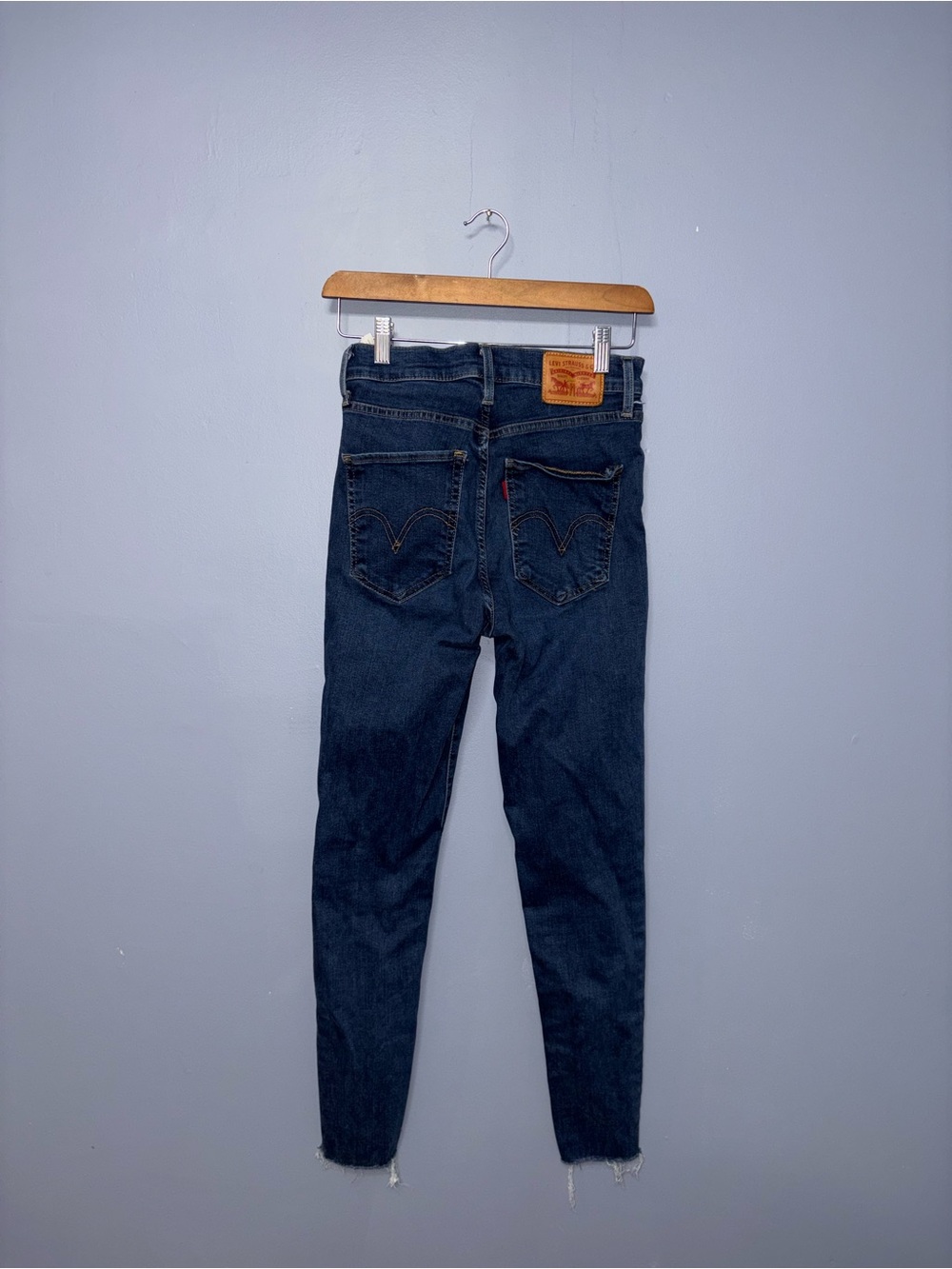Levi’s • Jeans - Picture 2 of 2